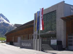 Alpinarium Galtür Schutzwand vor Lawinen mit integriertem Museum